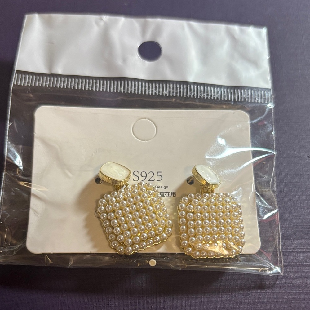 Elegant Gold and Pearl Earrings